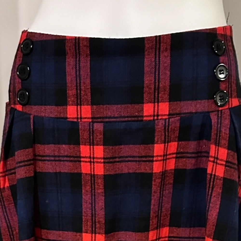 Red, blue and black plaid modern skirt. - Picture 3 of 9